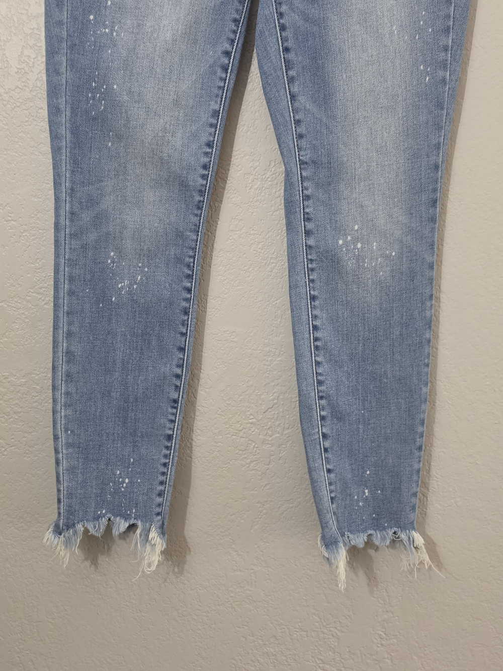Judy Blue Bleach Splash Shark Bite Skinny Jeans Light Wash Mid Rise Womens 9/29 - Picture 5 of 11